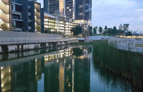 Subang Jaya Condo | designer cozy suite next to the garden with lake
