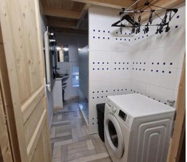 Allegre Les Fumades Apartment | Mya casa
