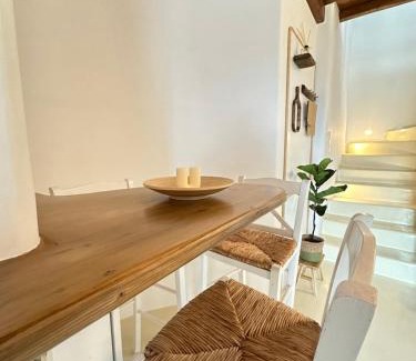Mykonos Villa | Myconian Villa -7 min Chora - center - 130sqm - 4people - 2 rooms - Secured Free Parking,- Elenas Hospitality -