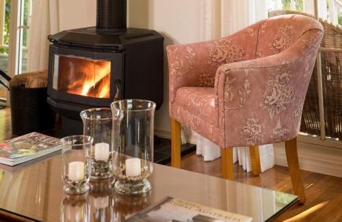 Healesville Bed & Breakfast | Myers Creek Cascades Luxury Cottages