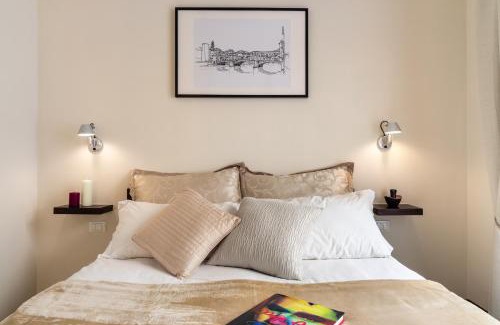 San Niccolo Apartment | MyFlorenceHoliday Gold Bridge