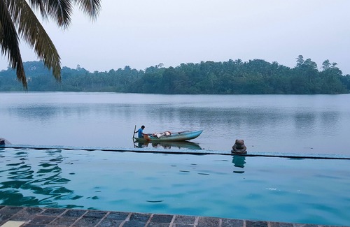 Moratuwa House | MyH-LAKE FRONT Pvt Villa with staff, FREE Breakfast, Near City