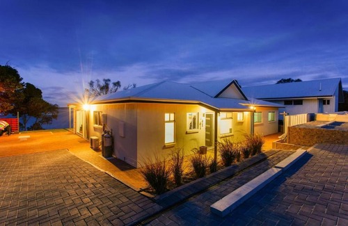 Lake Wangary House | Mykonos Coffin Bay