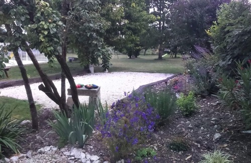 Saint-Seurin-de-Palenne Cottage | Myosotis is a Cosy 1 Bedroom Gîte in a Quiet Village, Shared Pool, Large Garden