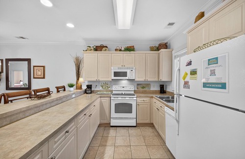Central Myrtle Beach Condo | Myrtle Beach Golf Villa | Pool View | Blocks from Beach | Magnolia Pointe Luster Leaf 4895-203