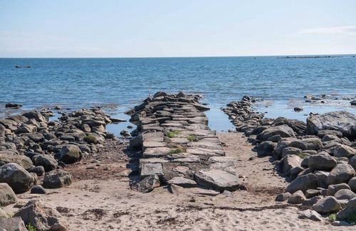 Skogstorp Apartment | Mysigt torp med havet som närmsta granne