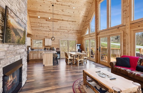 Gatlinburg Cabin | Mystic Cabin - 3 BR with Mountain View, Fire Pit, Great Location!