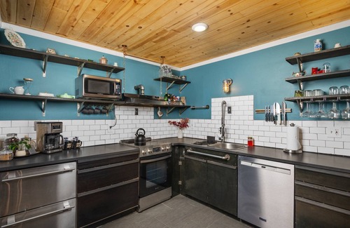 Zigzag House | Mystic Mountain, *Pet Friendly*, Private Hot Tub, Steam Sauna, 11 Miles to Govy Camp