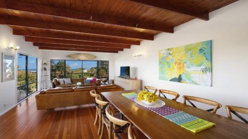Wamberal House | Mystic Waves Wifi , Pet Friendly Accom Holidays