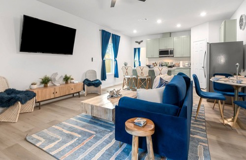 Waco House | Mystical Stays: The Owl & Moon, Group Trip, King Bed, Themed Stays. 3+2