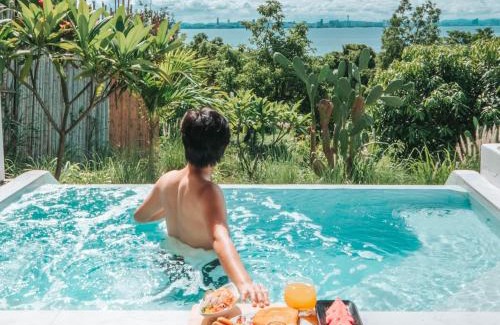 Koh Lan Resort | Myth Koh Larn resort bar and bistro