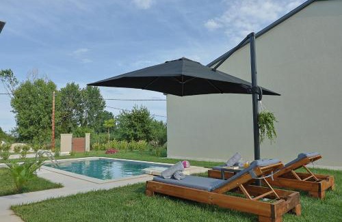 Olymbiaki Akti Villa | Mythical Olympus Mare Seaside Pool Villas
