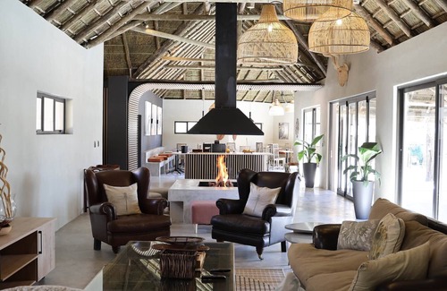 Beestekraal Cabin | Mziki Safari Lodge