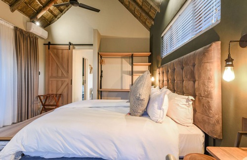 Beestekraal Cabin | Mziki Safari Lodge
