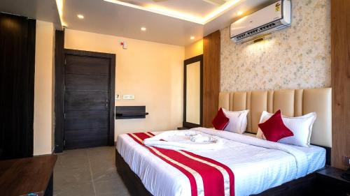Madanpur Hotel | N B Sonar Bangla Hotel