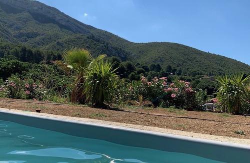 Roquevaire House | N Bottom of villa with heated pool near cassis
