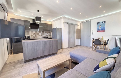 Centre Ville-Gare Apartment | N&J - PALAIS HISPANIA - Top floor - Central