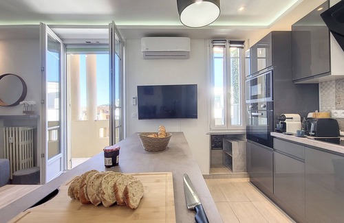 Centre Ville-Gare Apartment | N&J - PALAIS HISPANIA - Top floor - Central