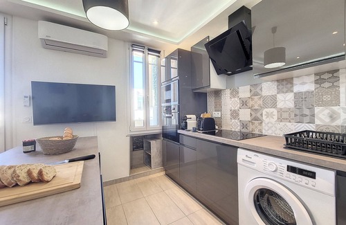 Centre Ville-Gare Apartment | N&J - PALAIS HISPANIA - Top floor - Central