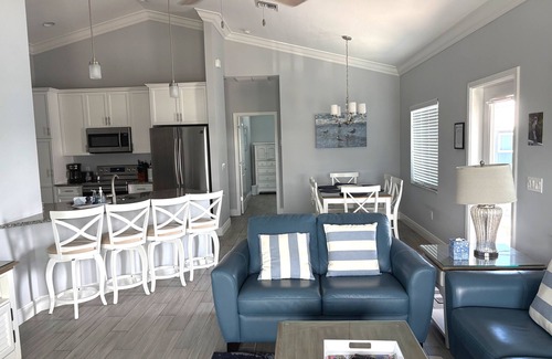Mid Island House | n"Lazy Day" - Beach Paradise w/Pool, 2 min walk to beach!