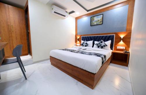 Versova House | N M Hotel Nr kokilaben Hospital