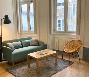 Besancon Old Town Apartment | - N26- Studio calme et lumineux cœur de ville