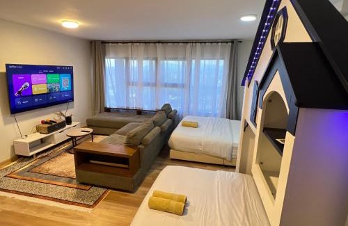 Taman Midah Apartment | N4 3 Bed Room 4 bed 1 parking Karaoke big TV kids play room Duplax unit 9pax