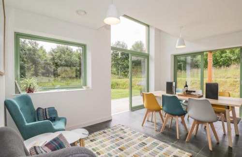 Forres House | Na Clamhanan