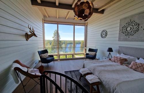 Ahtari Apartment | Naava Chalet Loft 303 - kaksikerroksinen lasiseinähuoneisto järvinäköalalla