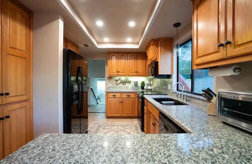 Paso Robles House | Naci Lakeview Retreat with Game Room!