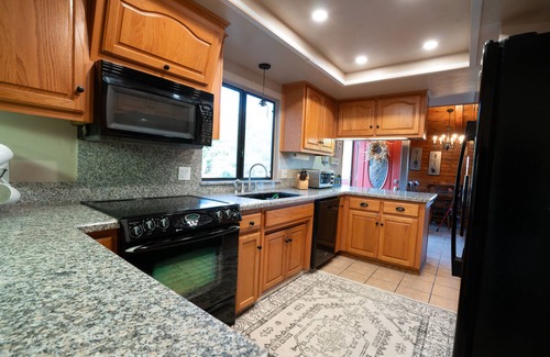 Paso Robles House | Naci Lakeview Retreat with Game Room!