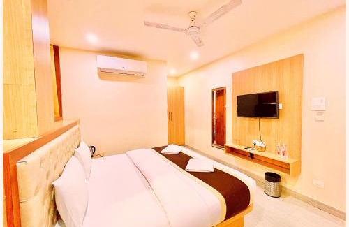 Nainital Hotel | NAINITAL HOTEL W A N I near zoo road and lake