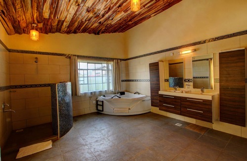 Naivasha Cabin | Naivasha Kongoni Lodge - Lakefront Getaway