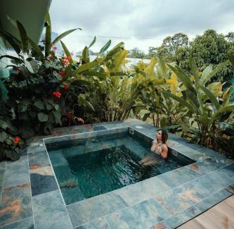 Cahuita House | Namaitamí Casa Hermosa con AC y piscina a Solo 650 Metros del Parque Nacional Cahuita