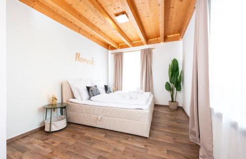 Bad Windsheim Apartment | NAMASTÉ Homes - Ferienwohnung mit Balkon & Carport
