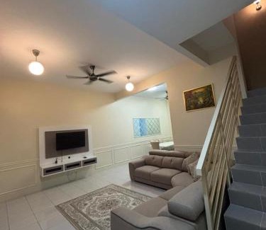 Perak Tengah District House | Nameera Stay Bandar Universiti Seri Iskandar