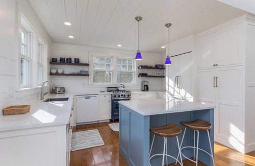 Surfside House | Nantucket getaway minutes to Surfside beaches