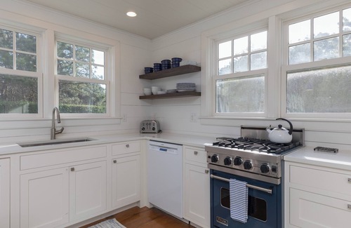Surfside House | Nantucket getaway minutes to Surfside beaches