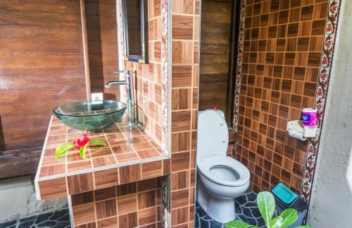 Mushroom Bay Resort | Nanuk's Bungalows