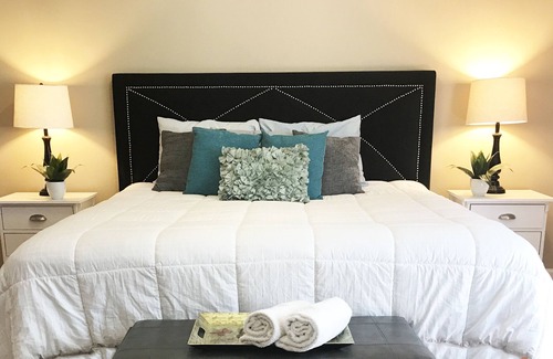 Vallejo House | Napa, Sonoma or Ferry to San Francisco: Large Home Sleeps 15