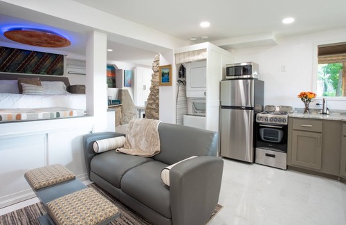 Eureka Springs Historic District Condo | NAPA Suite Hot Tub Downtown Original Art