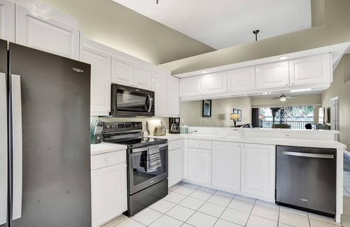Naples Condo | Naples 2/2 Updated Waterfront Condo in Falling Waters Rosewood Community