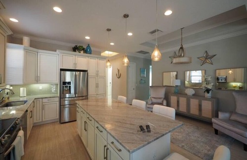 Naples Park House | Naples Angel House - Pool, Bikes, Parking, Walk to the Beach