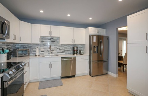 Central Naples Condo | NAPLES BATH AND TENNIS Condo 2BEDS/2BATH - Central Naples