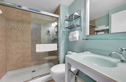 Redevelopment Area Resort | Naples Bay Retreat: 4 Comfortable Units with Bay View! Outdoor Pool & Hot Tub!