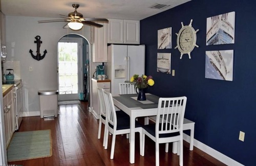 Naples Park House | Naples Beach Bungalow- Walk/Ride/Bike to the Beach!
