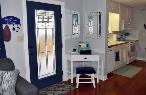 Naples Park House | Naples Beach Bungalow- Walk/Ride/Bike to the Beach!