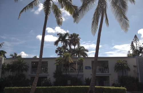 Old Naples Condo | NAPLES BEACH!- In Olde Naples - Just Steps Away - Summer & Fall Available!