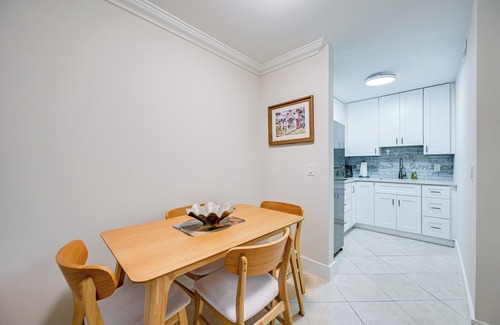 Old Naples Condo | Naples Condo w/Pool - Walk to Dining & Beach