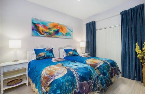 Central Naples Apartment | Naples Dream at WTC with Heated Pool SPA Sauna 7 bicycles and 3 mls to beach